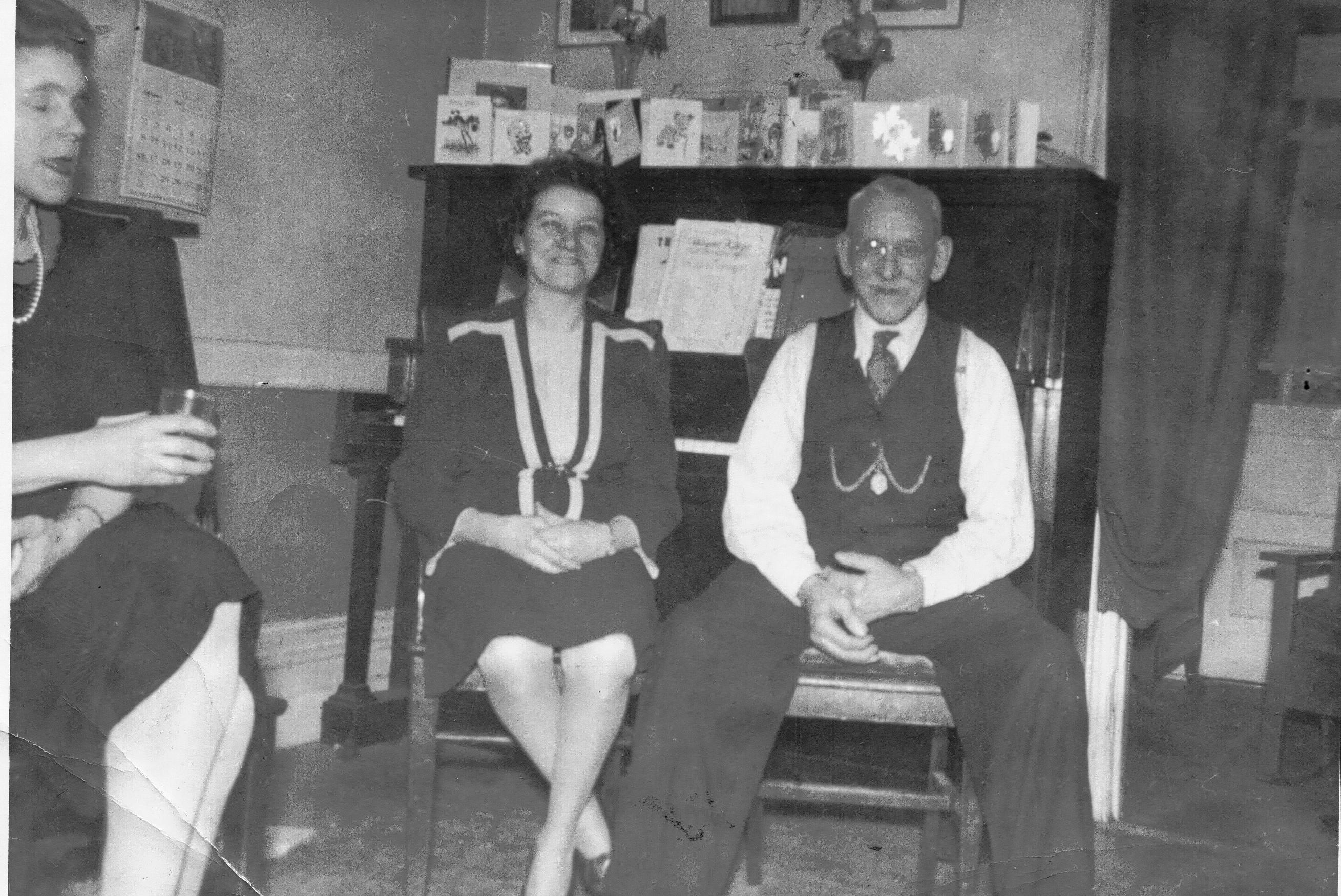 Violet, Edith & Herbert Scott 1947